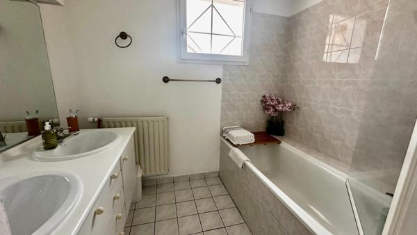 Maison d'environ 172 m2 (141 m2 carrez)sur 417 m2 de terrain