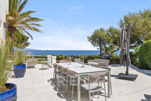Villa vue mer 1ère ligne Cap d'Antibes