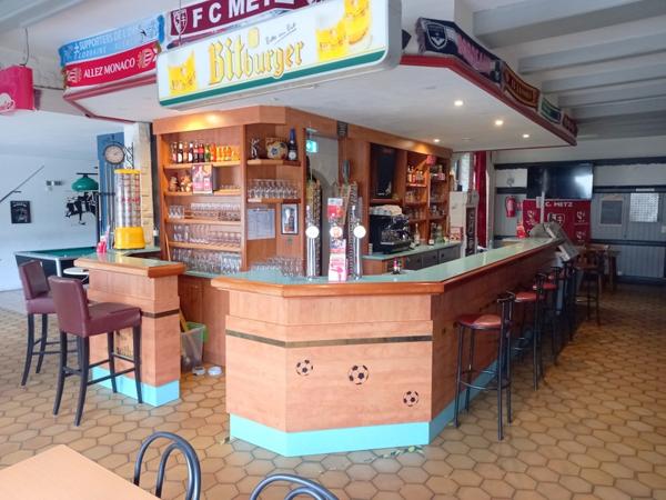 Falck (57550) Ensemble immobilier café salle des fêtes et appartement