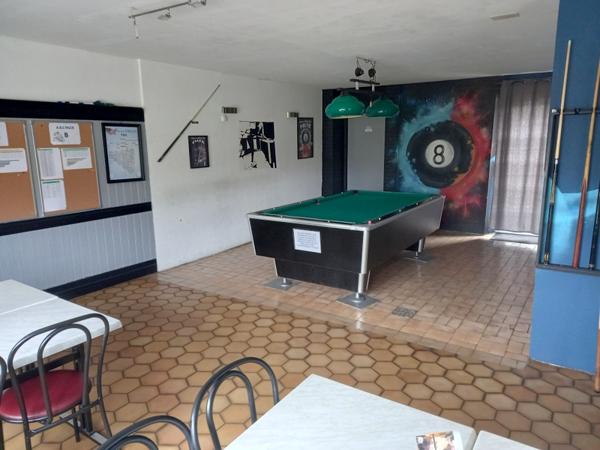 Falck (57550) Ensemble immobilier café salle des fêtes et appartement
