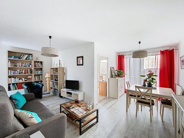 Angers sud Appartement Type 3 avec ascenseur 2 balcons.