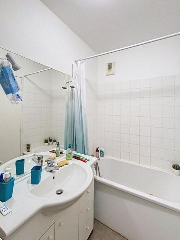 Angers sud Appartement Type 3 avec ascenseur 2 balcons.