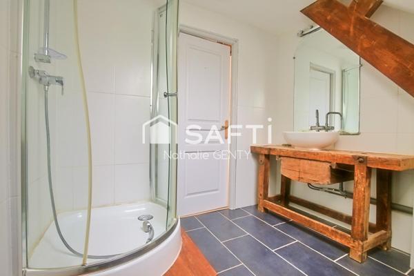 ANCIEN CORPS DE FERME AVEC CHAMBRES D'HÔTES ET DÉPENDANCES SUR UNE PARCELLE DE 8000 M2 À STEENVOORDE