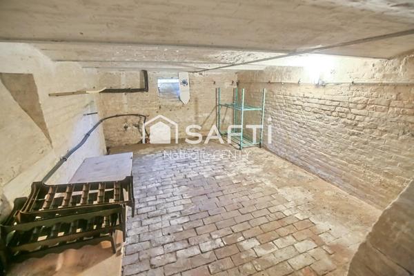 ANCIEN CORPS DE FERME AVEC CHAMBRES D'HÔTES ET DÉPENDANCES SUR UNE PARCELLE DE 8000 M2 À STEENVOORDE