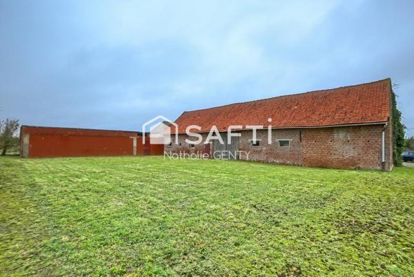 ANCIEN CORPS DE FERME AVEC CHAMBRES D'HÔTES ET DÉPENDANCES SUR UNE PARCELLE DE 8000 M2 À STEENVOORDE