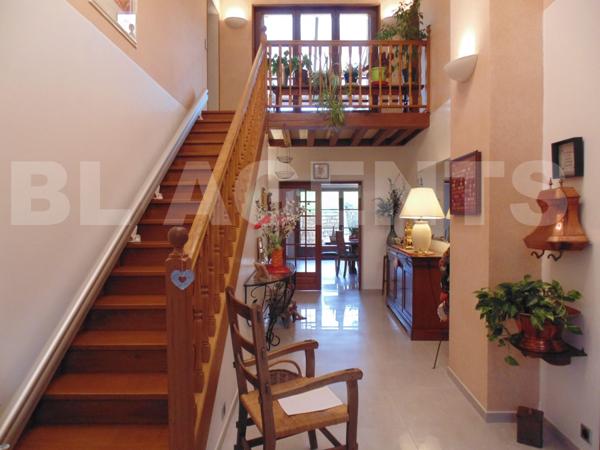 TRES BELLE MAISON DE CARACTERE