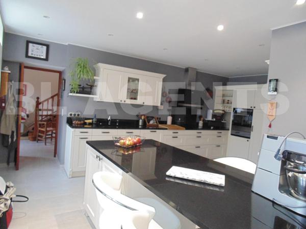 TRES BELLE MAISON DE CARACTERE