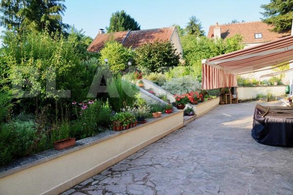 TRES BELLE MAISON DE CARACTERE