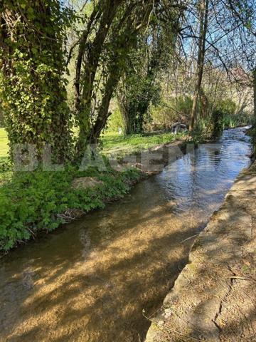TRES BELLE MAISON DE CARACTERE