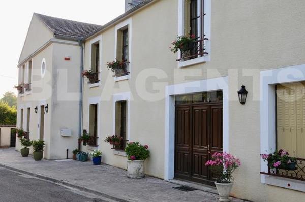 TRES BELLE MAISON DE CARACTERE