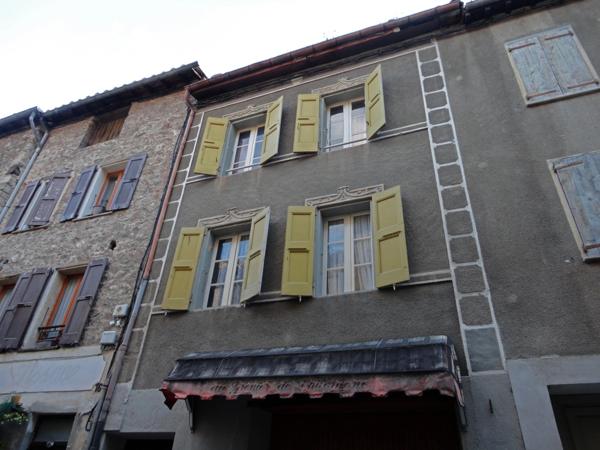 Dpt Pyrénées Orientales (66), à vendre Maison P8 de 132 m², terrasse et local commercial