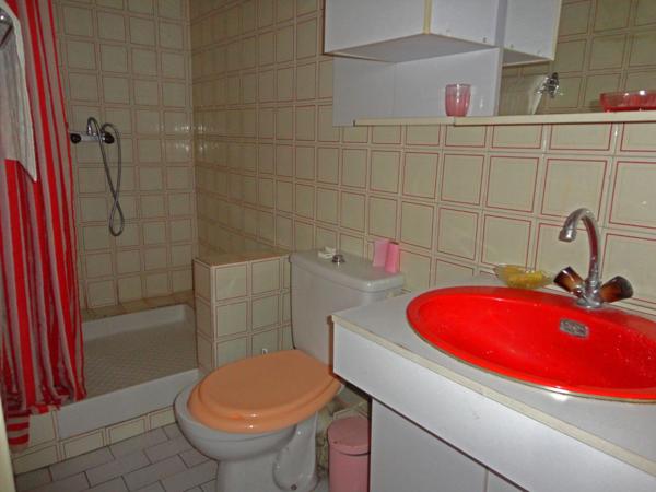 Dpt Pyrénées Orientales (66), à vendre Maison P8 de 132 m², terrasse et local commercial