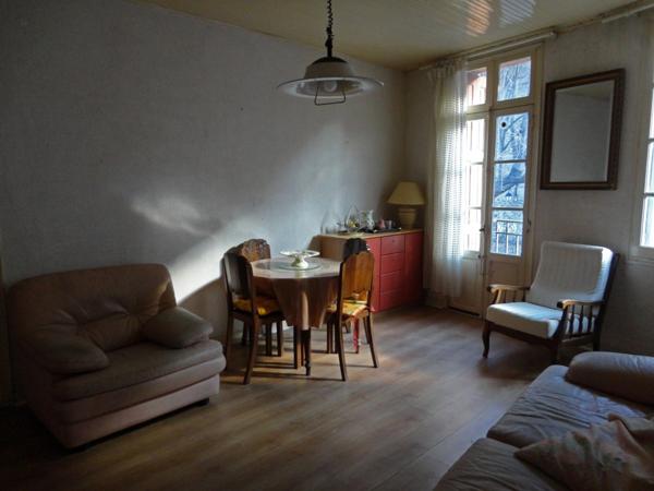 Dpt Pyrénées Orientales (66), à vendre Maison P8 de 132 m², terrasse et local commercial