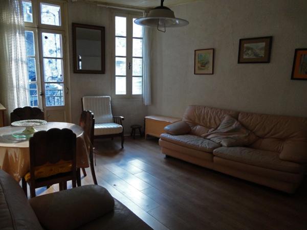 Dpt Pyrénées Orientales (66), à vendre Maison P8 de 132 m², terrasse et local commercial