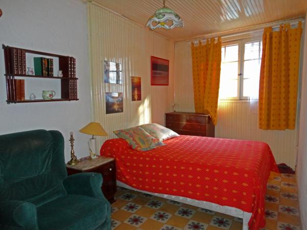 Dpt Pyrénées Orientales (66), à vendre Maison P8 de 132 m², terrasse et local commercial