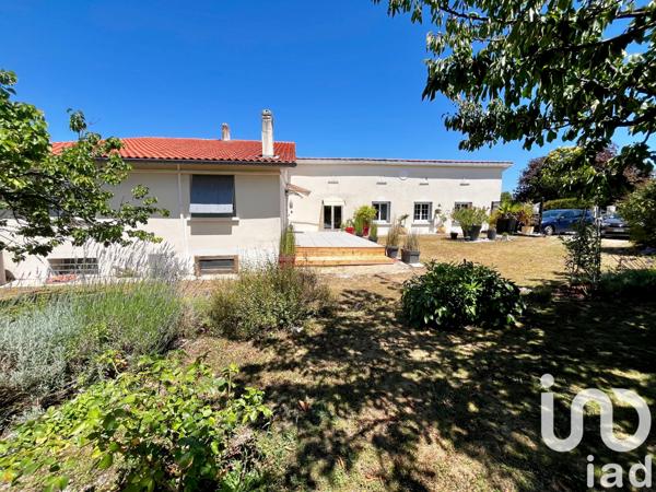 Maison à vendre 8 pièces 180 m² Barbezieux-Saint-Hilaire