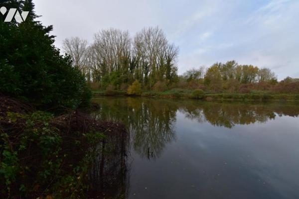 UN ENSEMBLE DE TERRAIN ET DE BOIS  AVEC ETANG , CHALET DE DETENTE ET HUTTE DE CHASSE  ENVIRON 12 Ha