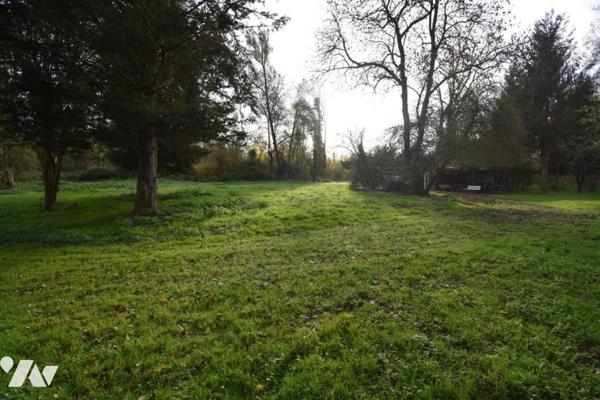 UN ENSEMBLE DE TERRAIN ET DE BOIS  AVEC ETANG , CHALET DE DETENTE ET HUTTE DE CHASSE  ENVIRON 12 Ha