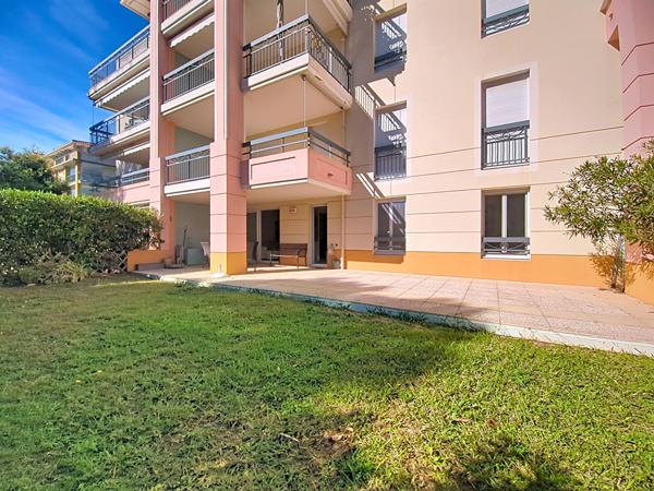 SAINT AYGULF T3 RESIDENCE AVEC PISCINE GARAGE CAVE