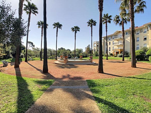 SAINT AYGULF T3 RESIDENCE AVEC PISCINE GARAGE CAVE