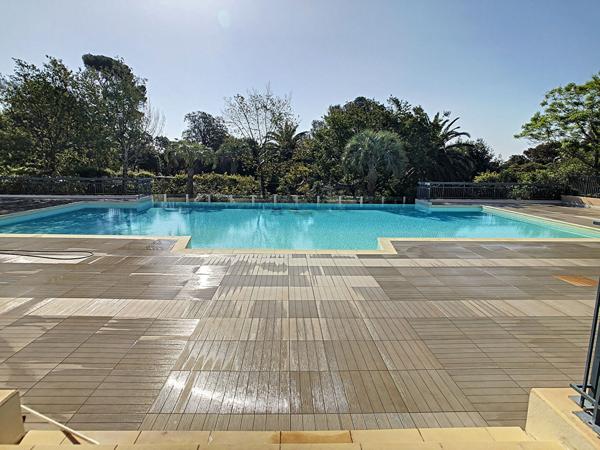 SAINT AYGULF T3 RESIDENCE AVEC PISCINE GARAGE CAVE