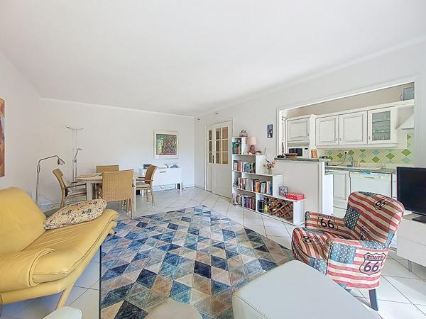 SAINT AYGULF T3 RESIDENCE AVEC PISCINE GARAGE CAVE