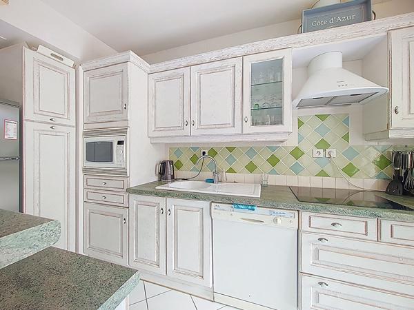 SAINT AYGULF T3 RESIDENCE AVEC PISCINE GARAGE CAVE