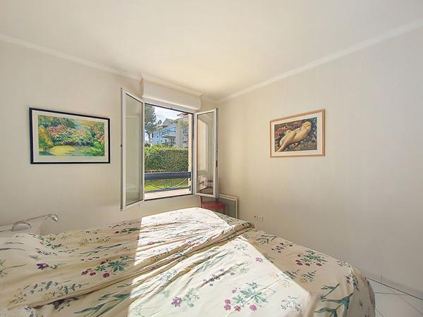 SAINT AYGULF T3 RESIDENCE AVEC PISCINE GARAGE CAVE