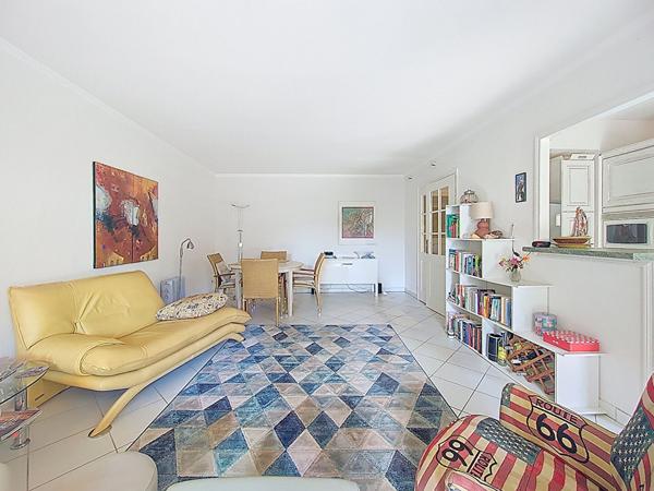 SAINT AYGULF T3 RESIDENCE AVEC PISCINE GARAGE CAVE