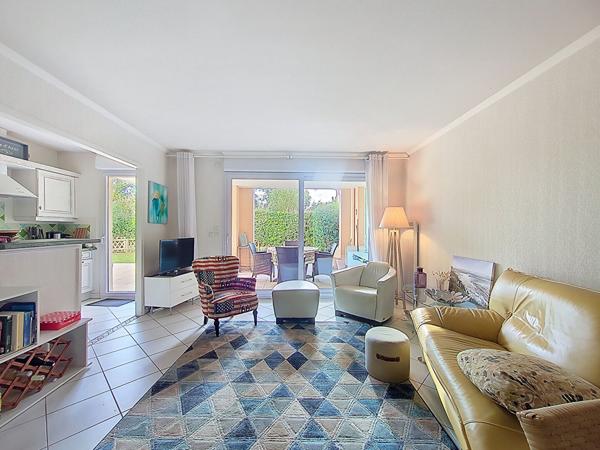 SAINT AYGULF T3 RESIDENCE AVEC PISCINE GARAGE CAVE