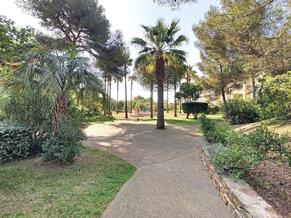 SAINT AYGULF T3 RESIDENCE AVEC PISCINE GARAGE CAVE