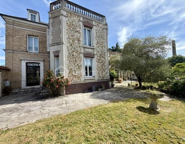 SANDRA MARTINS DA SILVA vous présente: BEAUX VOLUMES. PROXIMITÉ A 13. DOUBLE GARAGE. Située au calme, dans quartier résidentiel de Caudebec Les Elbeuf, cette maison charmante bourgeoise du début du 20 ème siècle est édifiée sur une parcelle d'environ 900 M2. Elle se compose au RDC, d'une vaste entrée avec placard et WC, d'un double séjour d'environ 42 m2, d'une cuisine dinatoire d'environ 35 M2, d'une véranda avec un SPA et un jardin d'hiver avec une cheminée. Chacun de ces espaces donne accès au jardin. Au 1 er étage un palier dessert, une grande chambre, une grande salle de bain ainsi qu'une suite parentale complète avec sa salle de douche. Au 2ème un palier dessert 2 autres grandes chambres. en extérieur, un jardin paysagé et arboré avec sa terrasse exposée plein sud, un double garage avec espace de rangement et buanderie ainsi qu'une cave voutée. Bien idéalement situé, au calme et tout proche des commerces et des commodités.