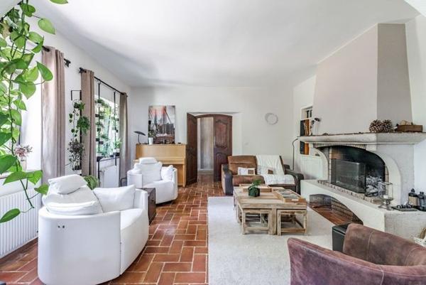 Fréjus POTENTIEL- Villa 200m2 piscine sur 1600m2 -baisse de prix !