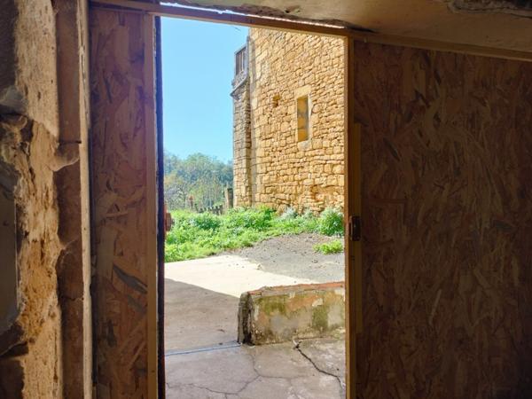 Ensemble immobilier de charme à rénover avec extérieur