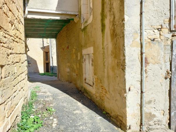 Ensemble immobilier de charme à rénover avec extérieur