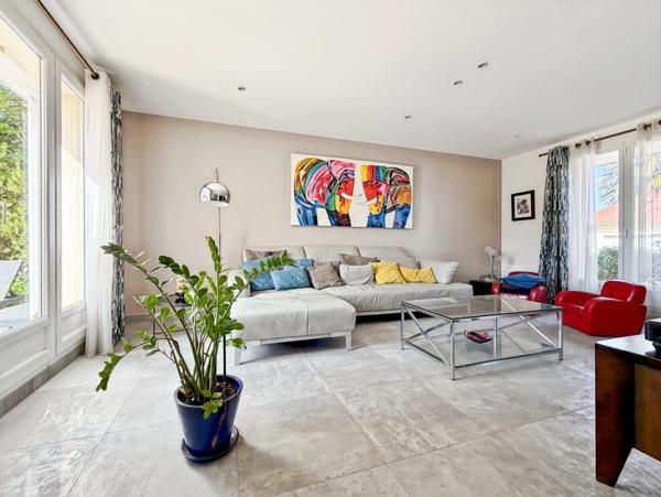 VILLA KAUFMAN & BROAD – GOLF DE BUSSY-SAINT-GEORGES – SUITE AU REZ-DE-CHAUSSÉE – GRAND JARDIN SANS VIS-À-VIS – DOUBLE GARAGE – SANS TRAVAUX