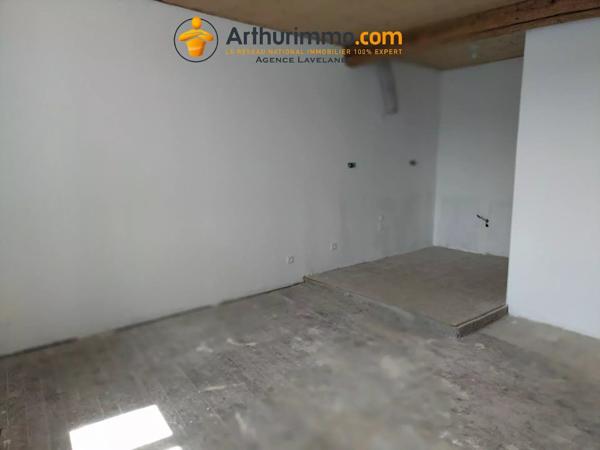 Vente                                                      Immeuble
                        
                     9 pièces                      234 m2                     à Laroque-d'Olmes