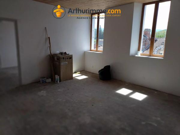Vente                                                      Immeuble
                        
                     9 pièces                      234 m2                     à Laroque-d'Olmes