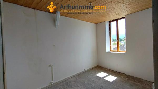 Vente                                                      Immeuble
                        
                     9 pièces                      234 m2                     à Laroque-d'Olmes