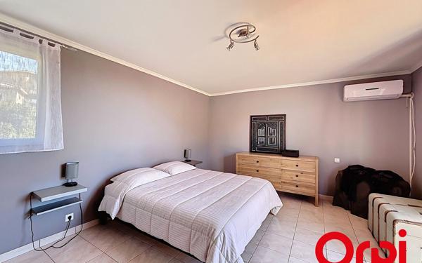 Maison à vendre    6 pièces •  Six-Fours-les-Plages