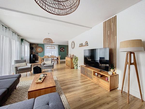 Charmante maison rénovée avec goût , plus de 200 m² habitables, volumes généreux !