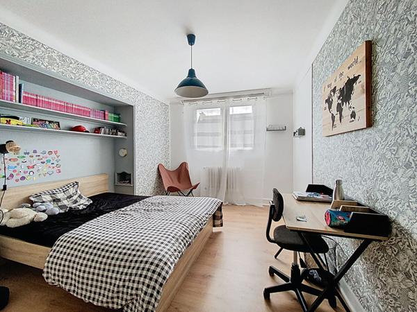 Charmante maison rénovée avec goût , plus de 200 m² habitables, volumes généreux !