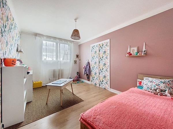 Charmante maison rénovée avec goût , plus de 200 m² habitables, volumes généreux !