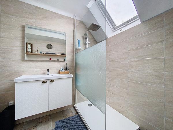 Charmante maison rénovée avec goût , plus de 200 m² habitables, volumes généreux !