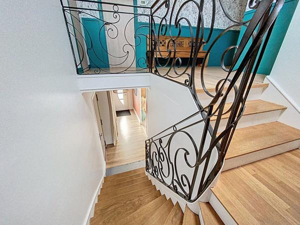 Charmante maison rénovée avec goût , plus de 200 m² habitables, volumes généreux !