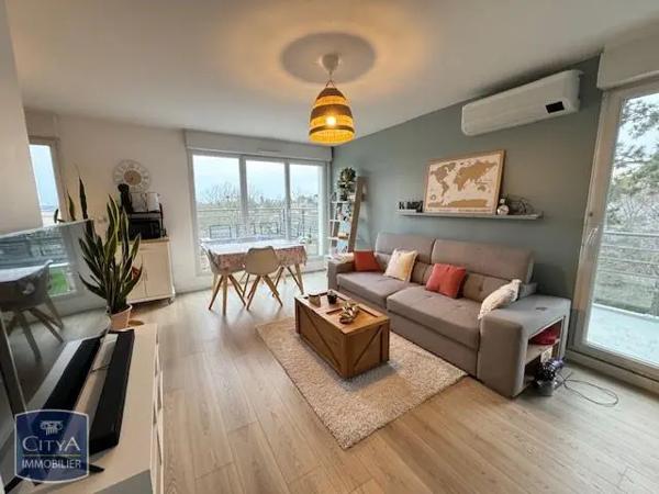 Appartement à louer 2 pièces 55.08m² Tours (37100)