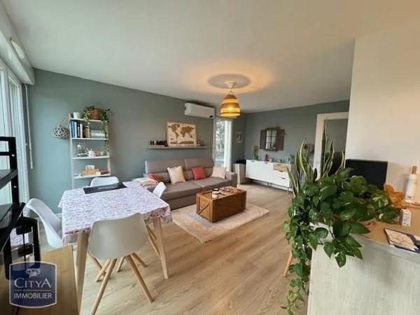 Appartement à louer 2 pièces 55.08m² Tours (37100)