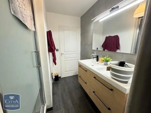 Appartement à louer 2 pièces 55.08m² Tours (37100)