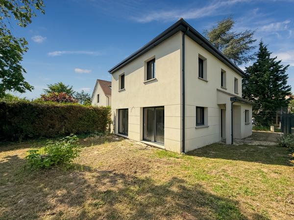 Conflans-Sainte-Honorine (78700) Maison neuve 124 m² 5 chambres proche à moins de 10 minutes à pied de la GARE SNCF