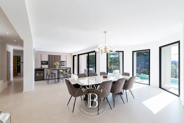 Valbonne, Villa 5 Chambres -  325 m² à vendre